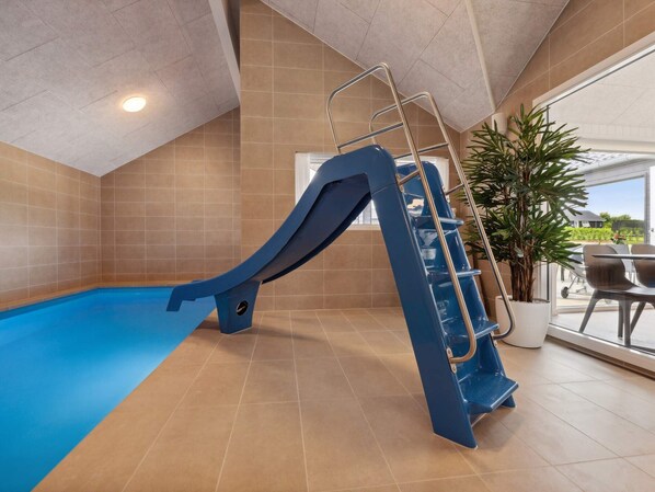 Casa | Piscina | Piscina interna, piscina externa