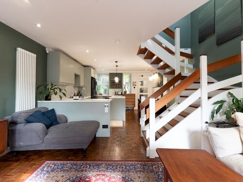 Peaceful Greenwich Retreat | Garden | Parking - Pass the Keys