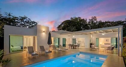 Modern luxury villa I 5 min walk to beach & town