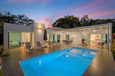 Modern luxury villa I 5 min walk to beach & town
