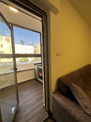 Apartment, 1 Bedroom, Accessible, Smoking | Living area