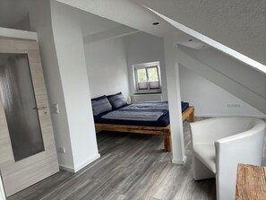 2 bedrooms, travel cot, free WiFi, bed sheets - Beautiful sunny vacation apartment over two floors in Marktoberdorf (Marktoberdorf)