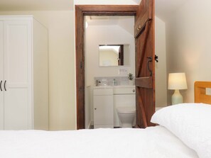 3 bedrooms, individually decorated, individually furnished, free WiFi