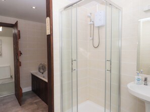Shower - The Milking Shippon at Thorne (Torrington)