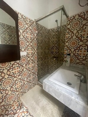Basic Room | Bathroom - Lalla radia (Tangier)