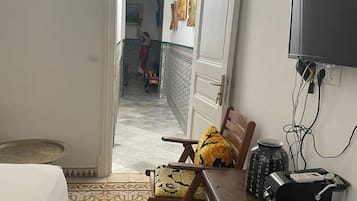 Basic Room | Laptop workspace, free WiFi