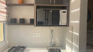 Room Lalla Radia | Private kitchen | Espresso maker, cookware/dishes/utensils