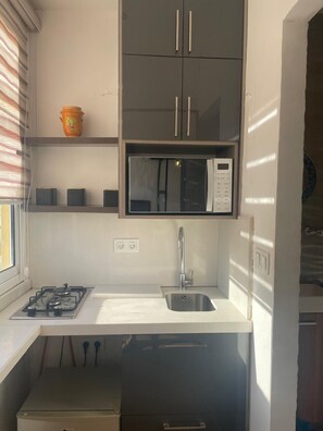 Room Lalla Radia | Yksityinen keittiö | Espressokone, keittoastiat/astiat/ruokailuvälineet