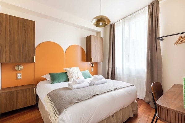 1 habitación y espacio para trabajar con laptop