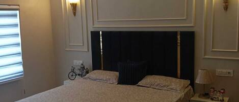 3 bedrooms, iron/ironing board, free WiFi