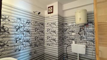 Deluxe Double Room, City View | Bathroom