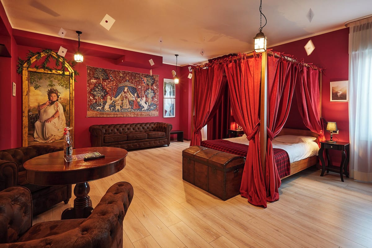 Deluxe Suite | In-room safe, desk, laptop workspace, blackout drapes