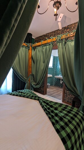 Deluxe Double Room, Mobility Accessible | In-room safe, desk, laptop workspace, blackout curtains - Binario Magic Hotel (Palazzago)