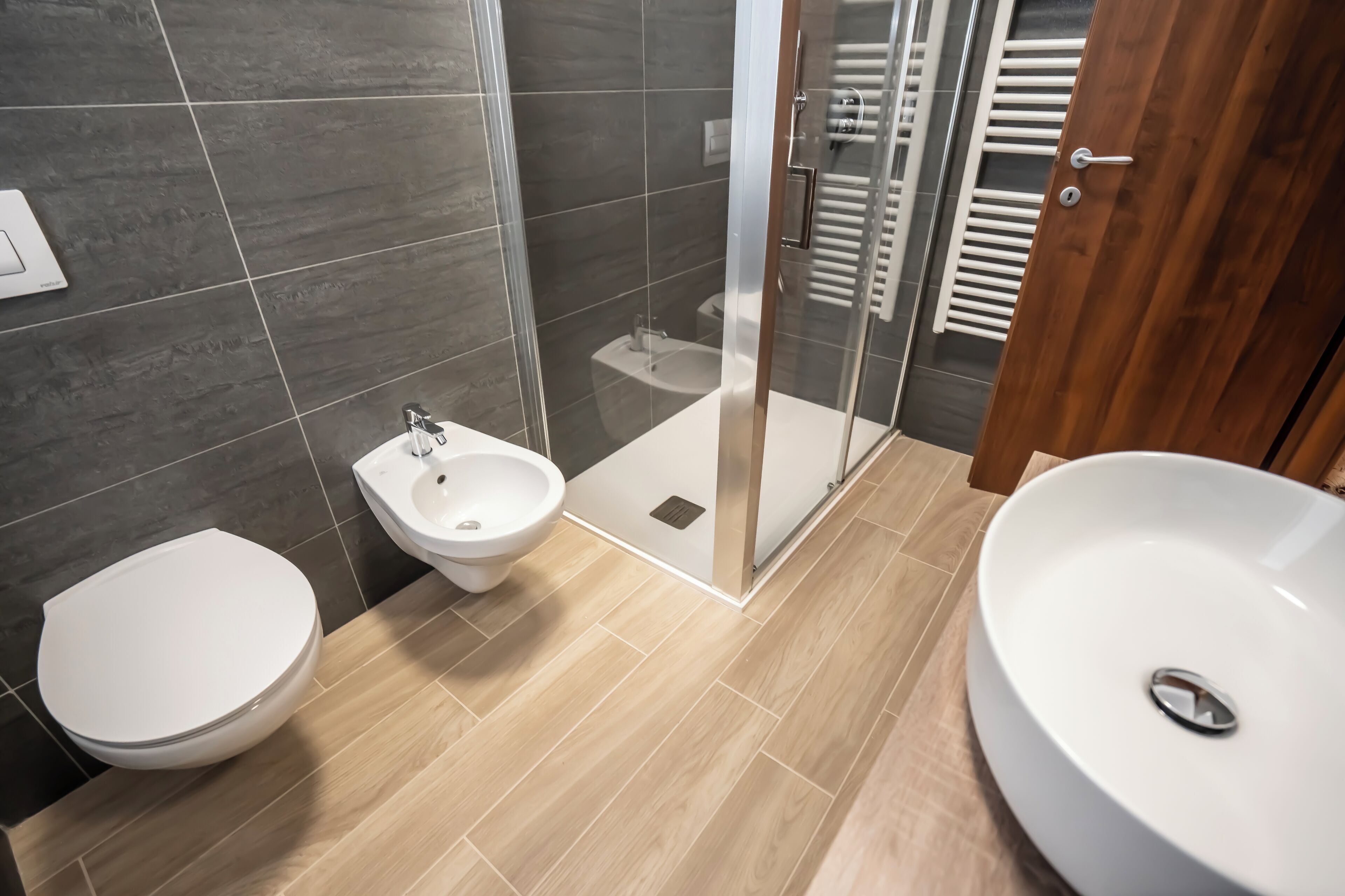 Suite – deluxe | Bad | Dusj, hårføner, håndklær og såpe