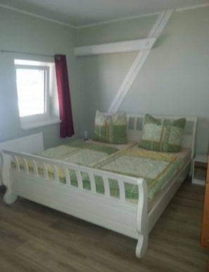 2 quartos, ferros/tábuas de passar roupa, Wi-Fi, roupa de cama