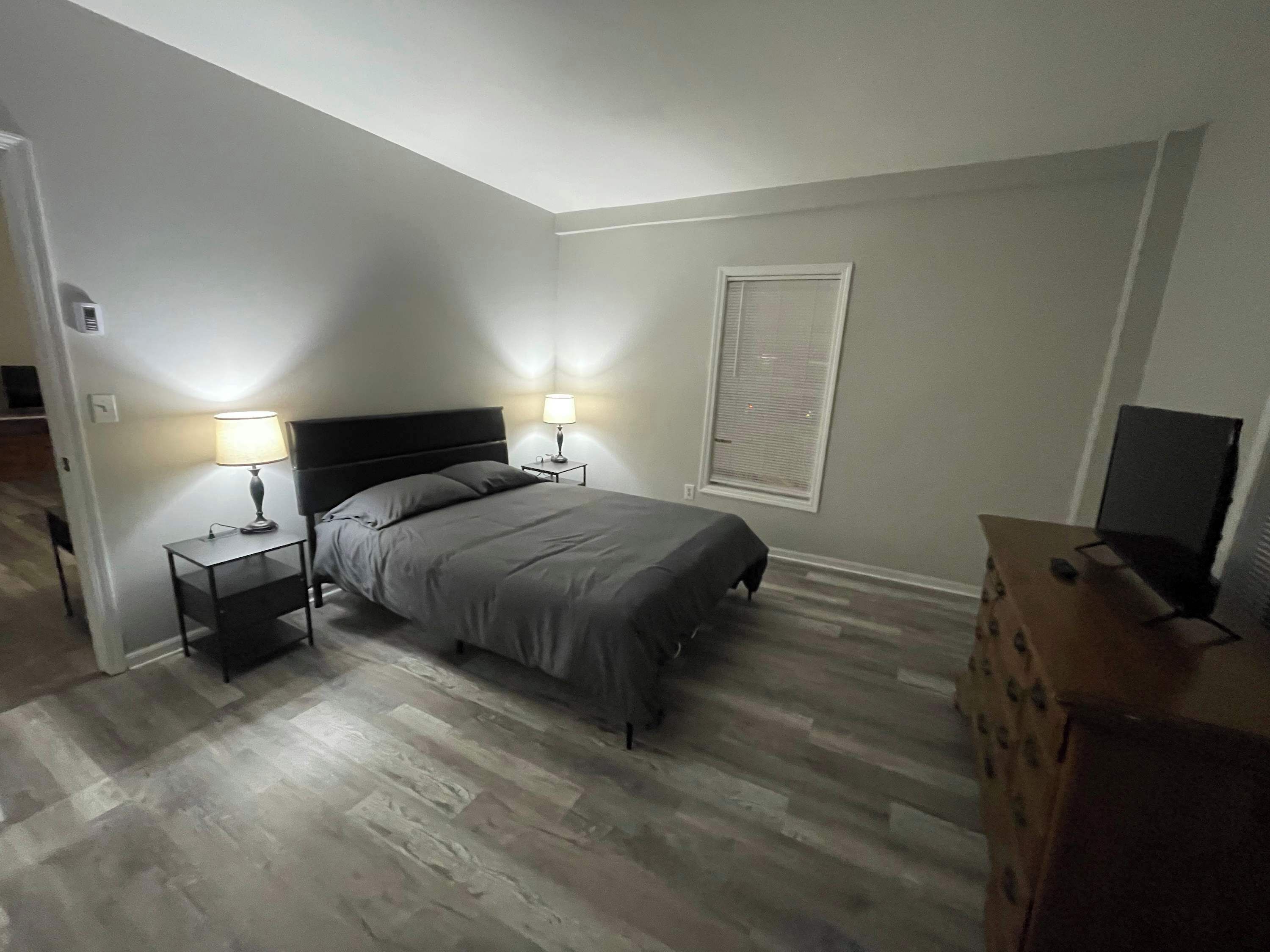 1 bedroom, desk, WiFi, bed sheets