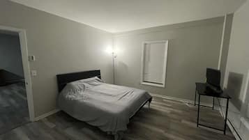 1 slaapkamer, een bureau, wifi, beddengoed