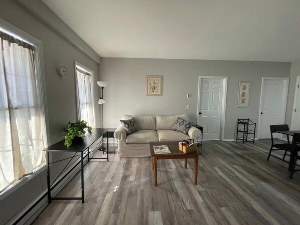 Televisión y oficina 