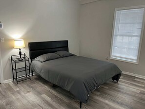 1 habitación, escritorio, wifi y ropa de cama 