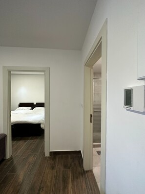 Apartment, 1 Bedroom, Accessible, Smoking | Bathroom
