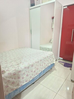 2 habitaciones, tabla de planchar con plancha, wifi y ropa de cama 