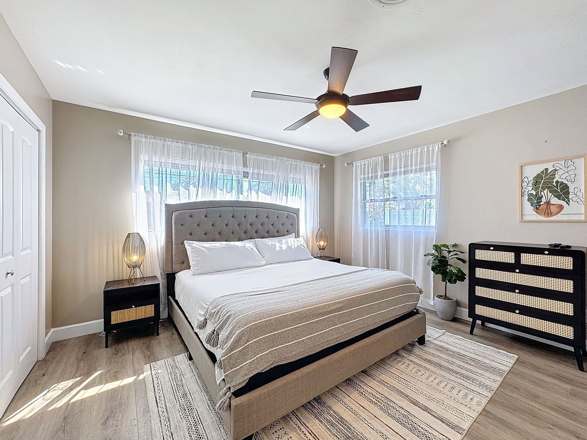 4 bedrooms, iron/ironing board, WiFi, bed sheets