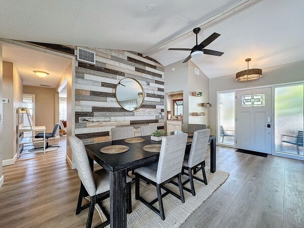 Dining - 1465 Satsuma Street S (Clearwater)