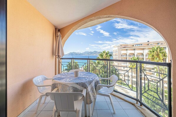 Apartment | Outdoor dining - Charming Flat With sea View - 1BR - 2P - Bocca (Cannes)