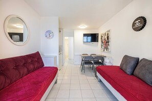Apartment | Living area - Charming Flat With sea View - 1BR - 2P - Bocca (Cannes)