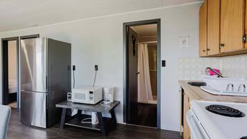 冰箱、微波炉、炉灶、厨具/餐具