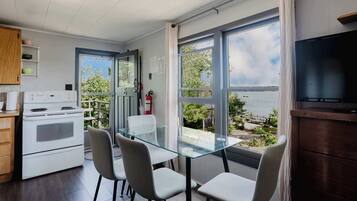 冰箱、微波炉、炉灶、厨具/餐具