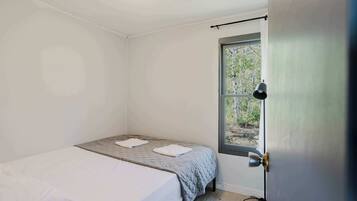 2 bedrooms, bed sheets