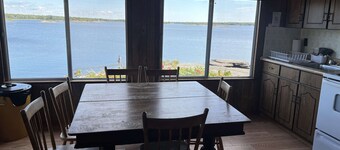 3-bedroom Lakeview Cottage - Rockwood #8