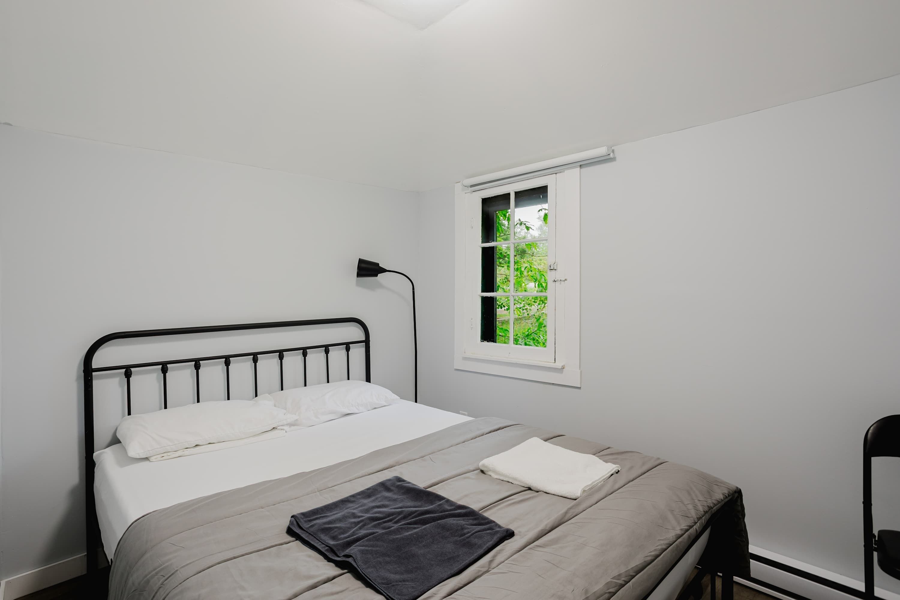 3 bedrooms, bed sheets
