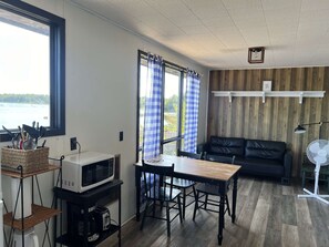 Living area - Lakeview Cabin in Georgian Bay - Rockwood #11 (Nobel)