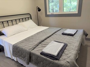 2 bedrooms, WiFi, bed sheets