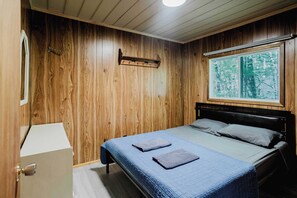 2 bedrooms, bed sheets