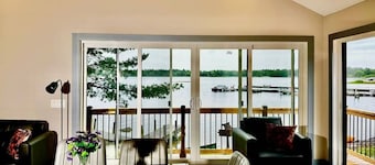 Lakefront Studio Cottage #7