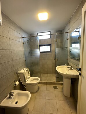 Apartment, 1 Bedroom, Accessible, Smoking | Bathroom