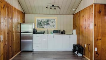 Fridge, microwave, stovetop, cookware/dishes/utensils