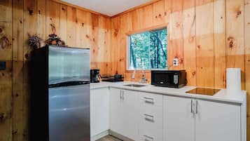Fridge, microwave, stovetop, cookware/dishes/utensils