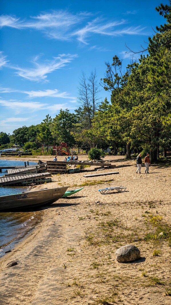 بالقرب من الشاطئ
