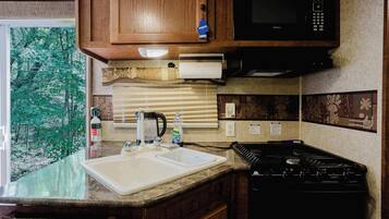 Fridge, microwave, stovetop, cookware/dishes/utensils