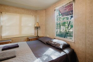 2 bedrooms, bed sheets