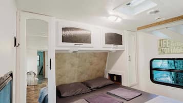 1 chambre, literie fournie