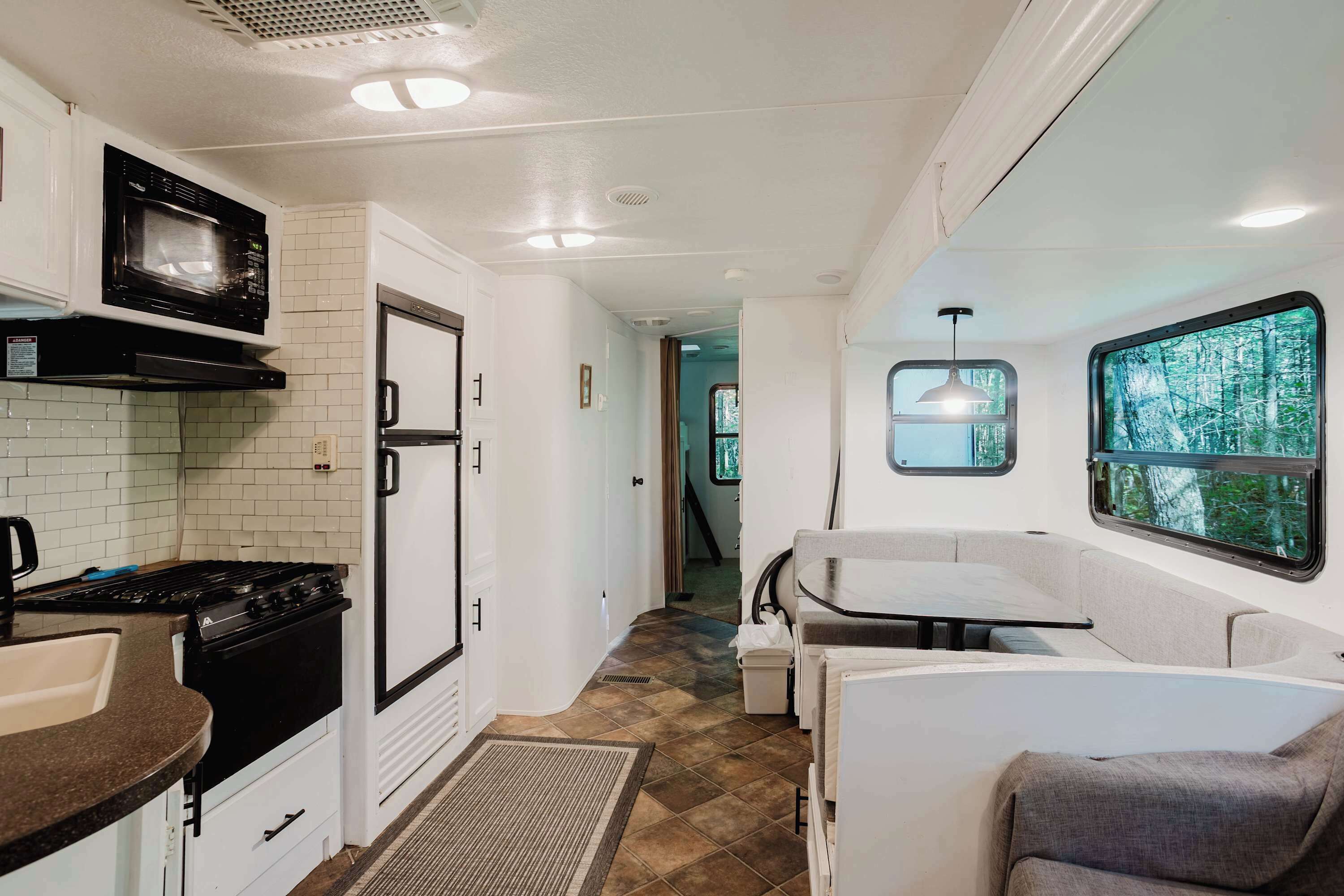 Frigorífic, microones i placa de cuina 