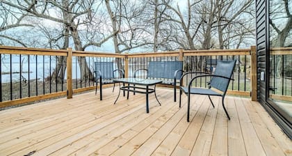 2-bedroom Lake Front Cottage in Harwood, ON #1