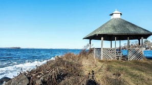 Beach - 2-bedroom Lake Front Cottage in Harwood, ON #2 (Gores Landing)