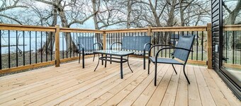 2-bedroom Lake Front Cottage in Harwood, ON #2