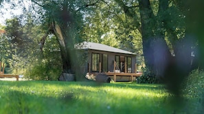 Exterior - 2-bedroom Lake Front Cottage in Harwood, ON #2 (Gores Landing)